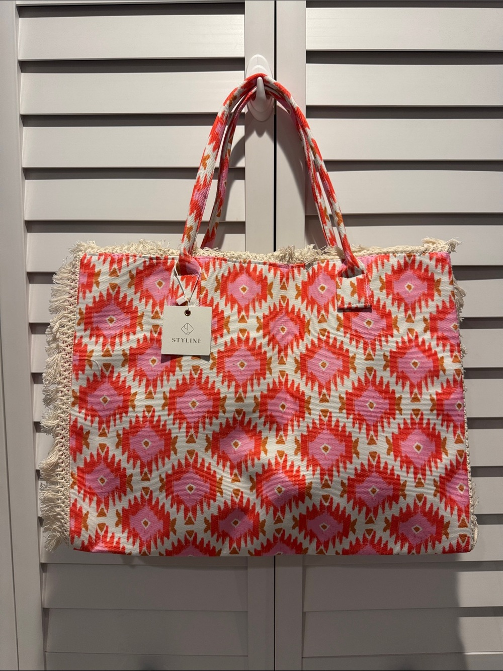 Skyline NWT Stylish Pink & Orange Geometric Fringe Tote Bag with fringes.